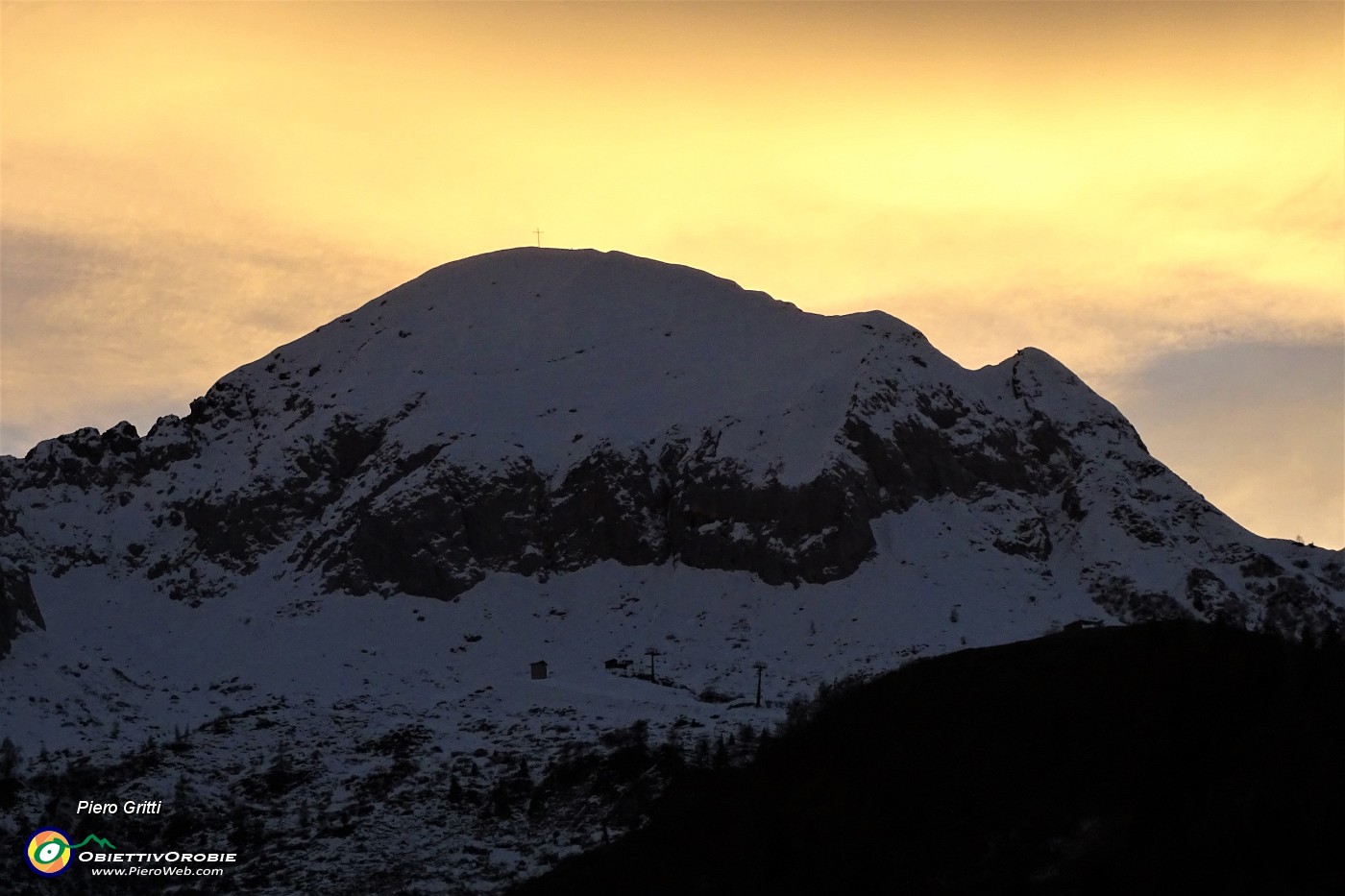 92 Il sole tramonta dietro il Monte Cavallo.JPG